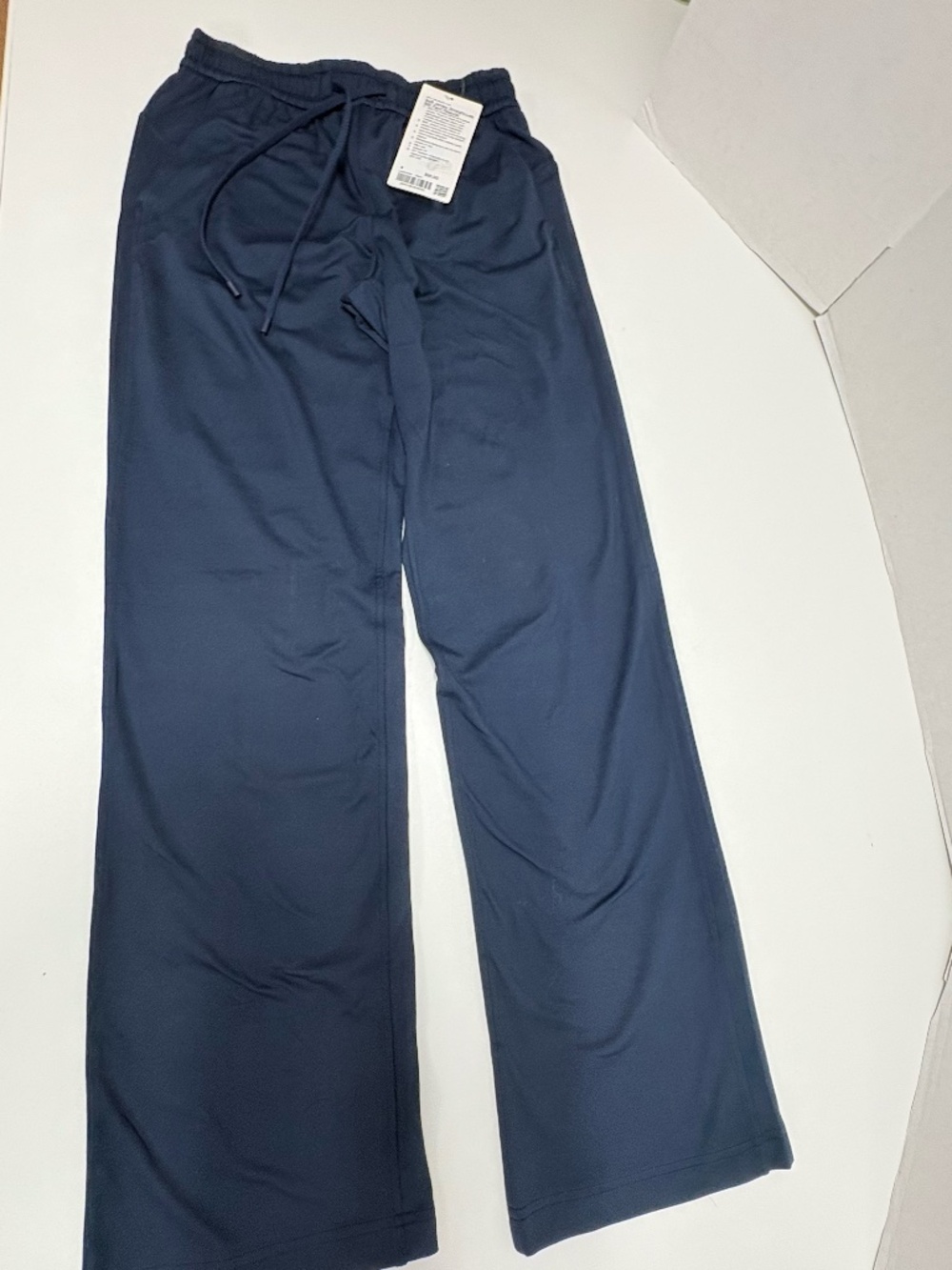 Lululemon Soft Jersey Straight-leg Mid-Rise Pant. Size 4 - NEW with Tags.